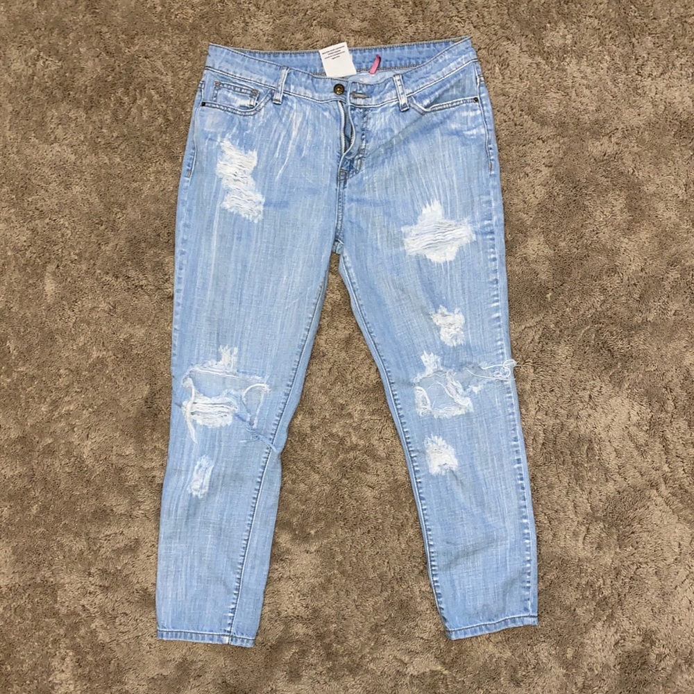 Sneak Peek | Size M | Distressed Boyfriend Jean